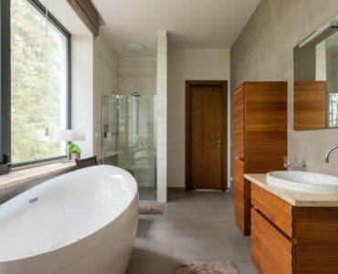 The Benefits of Hiring a Bathtub Replacement Company for Your Bathroom Renovation
